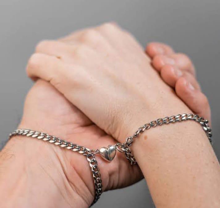 HEART CHARM BRACELET